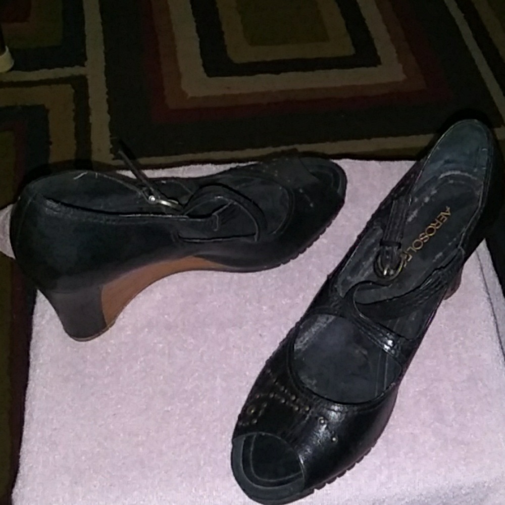 Black and brown wedges